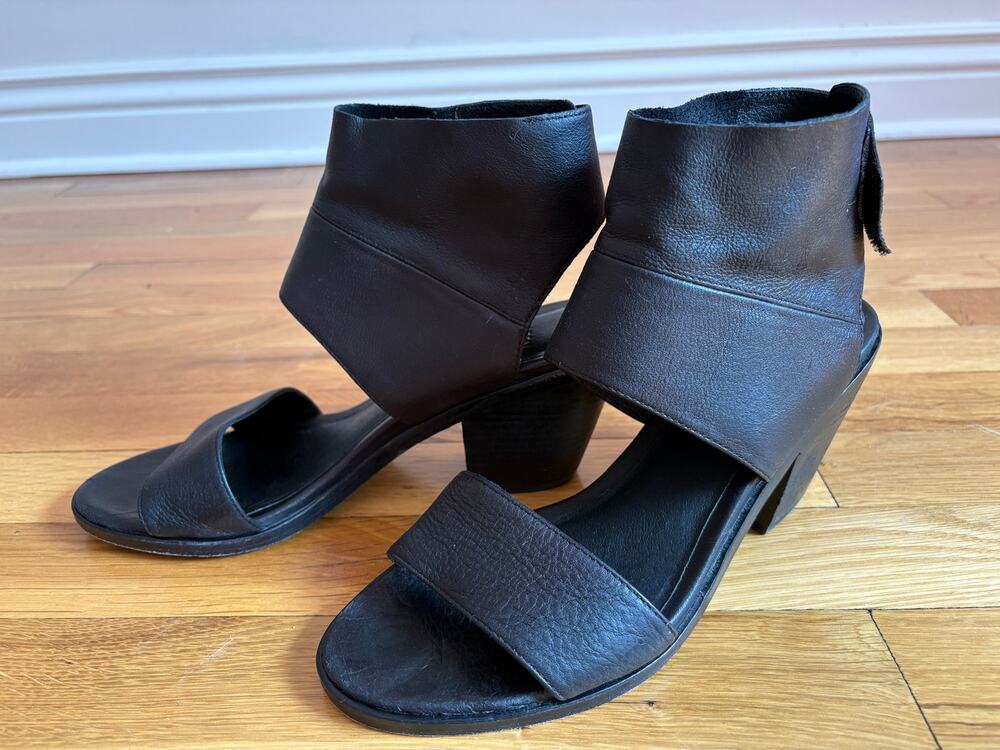 Eileen Fisher Black Leather Block Heel Sandals 8.5 - Quiet Luxury Minimalist